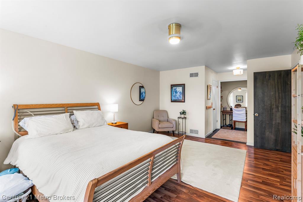 Lapeer, Michigan, 48446, United States, 4 Bedrooms Bedrooms, ,3 BathroomsBathrooms,Residential,For Sale,1982029