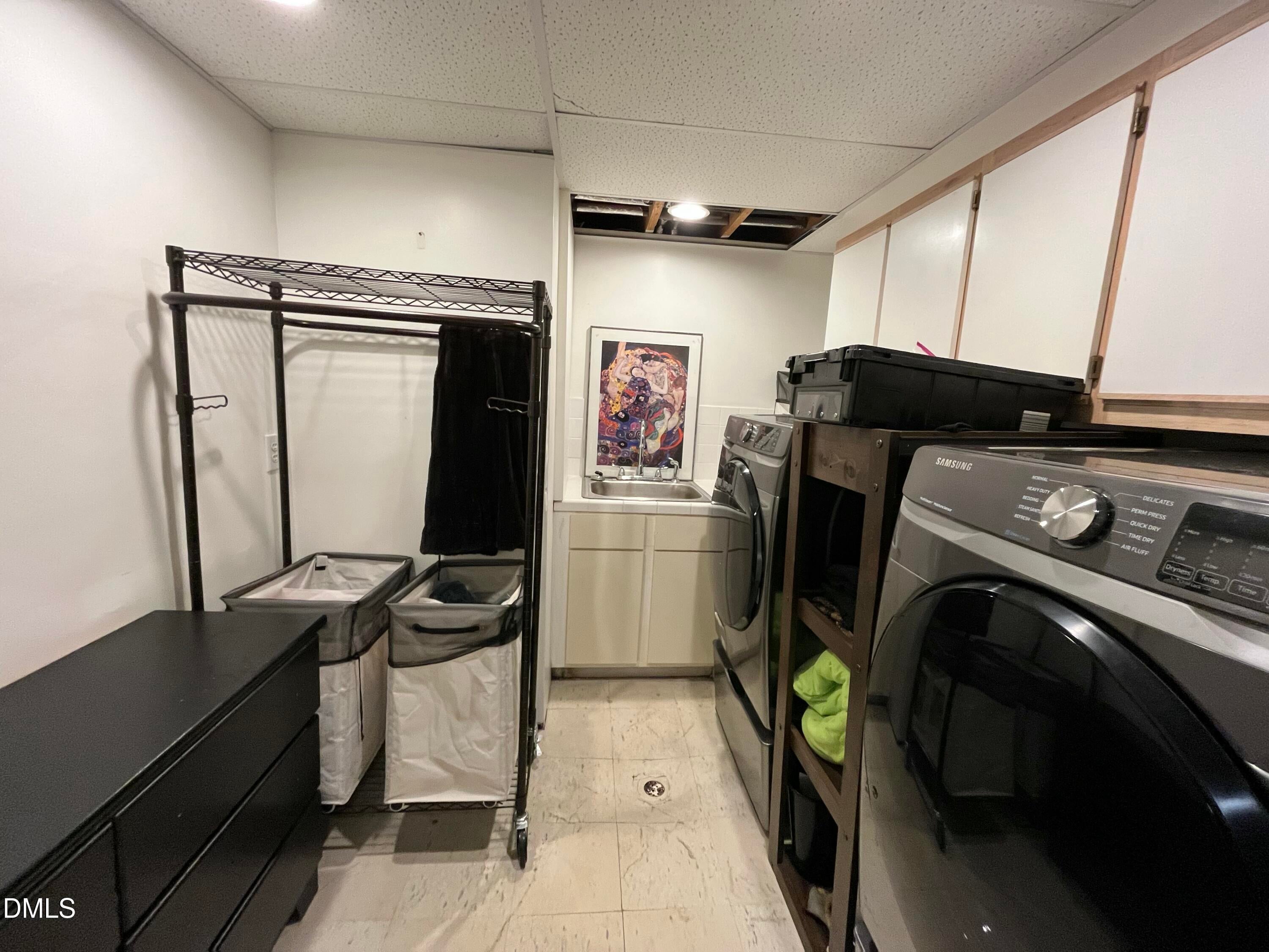 Burlington, North Carolina, 27215, United States, 6 Bedrooms Bedrooms, ,5 BathroomsBathrooms,Residential,For Sale,1999831