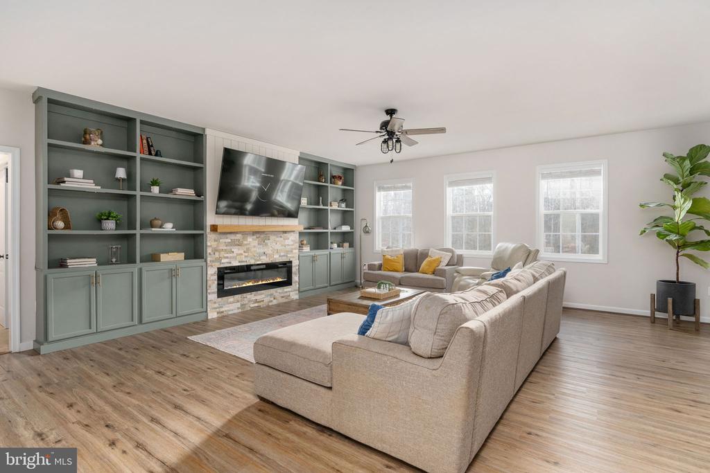 Fredericksburg, Virginia, 22406, United States, 5 Bedrooms Bedrooms, ,4 BathroomsBathrooms,Residential,For Sale,2005971