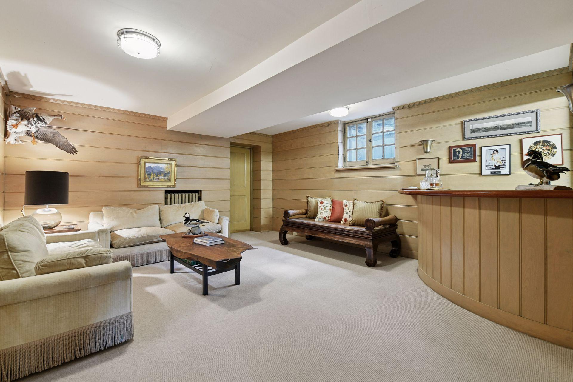 Minneapolis, Minnesota, 55405, United States, 5 Bedrooms Bedrooms, ,4 BathroomsBathrooms,Residential,For Sale,1989086