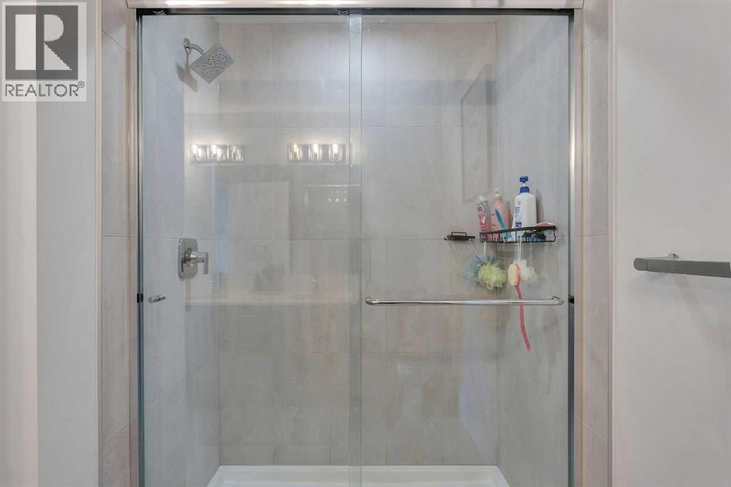 CALGARY, Alberta, T2X 4R1, CA, 3 Bedrooms Bedrooms, ,2 BathroomsBathrooms,Residential,For Sale,1949182