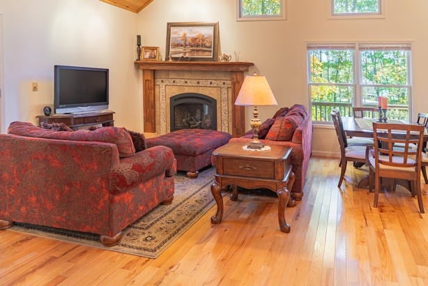 Murphy, North Carolina, 28906, United States, 4 Bedrooms Bedrooms, ,4 BathroomsBathrooms,Residential,For Sale,1989693