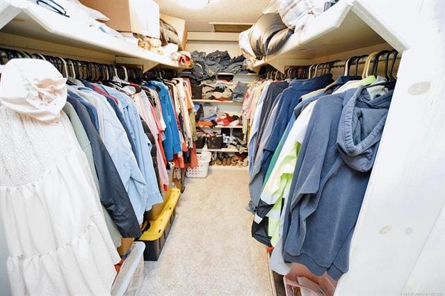 Braggs, Oklahoma, 74423, United States, 3 Bedrooms Bedrooms, ,2 BathroomsBathrooms,Residential,For Sale,1981924