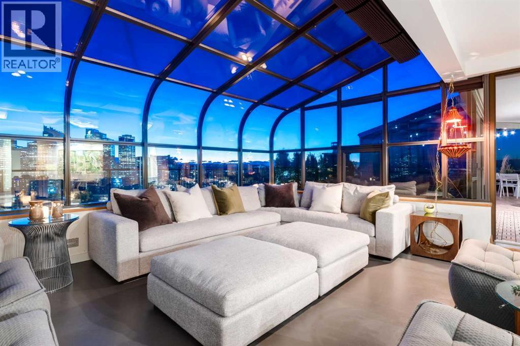 CALGARY, Alberta, T2E 7A8, CA, 2 Bedrooms Bedrooms, ,2 BathroomsBathrooms,Residential,For Sale,1947963