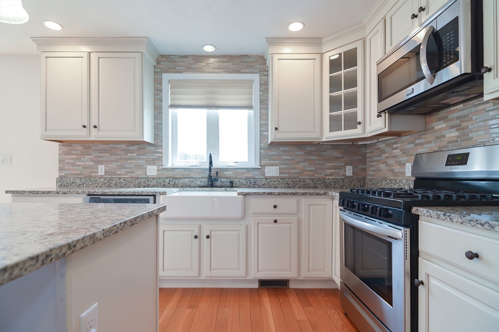 Rockland, Massachusetts, 02370, United States, 4 Bedrooms Bedrooms, ,3 BathroomsBathrooms,Residential,For Sale,1942802