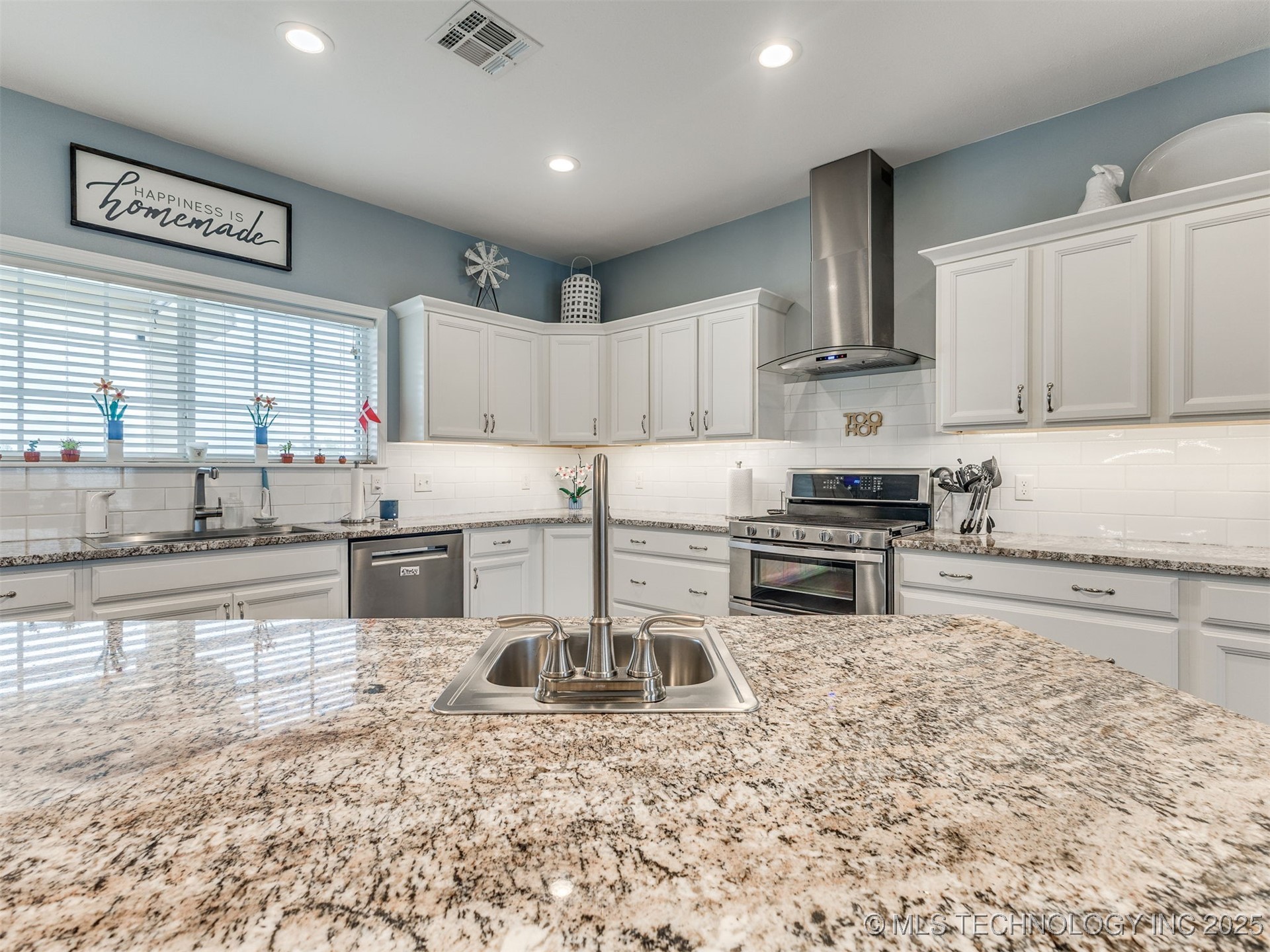 Mounds, Oklahoma, 74047, United States, 4 Bedrooms Bedrooms, ,4 BathroomsBathrooms,Residential,For Sale,1985246