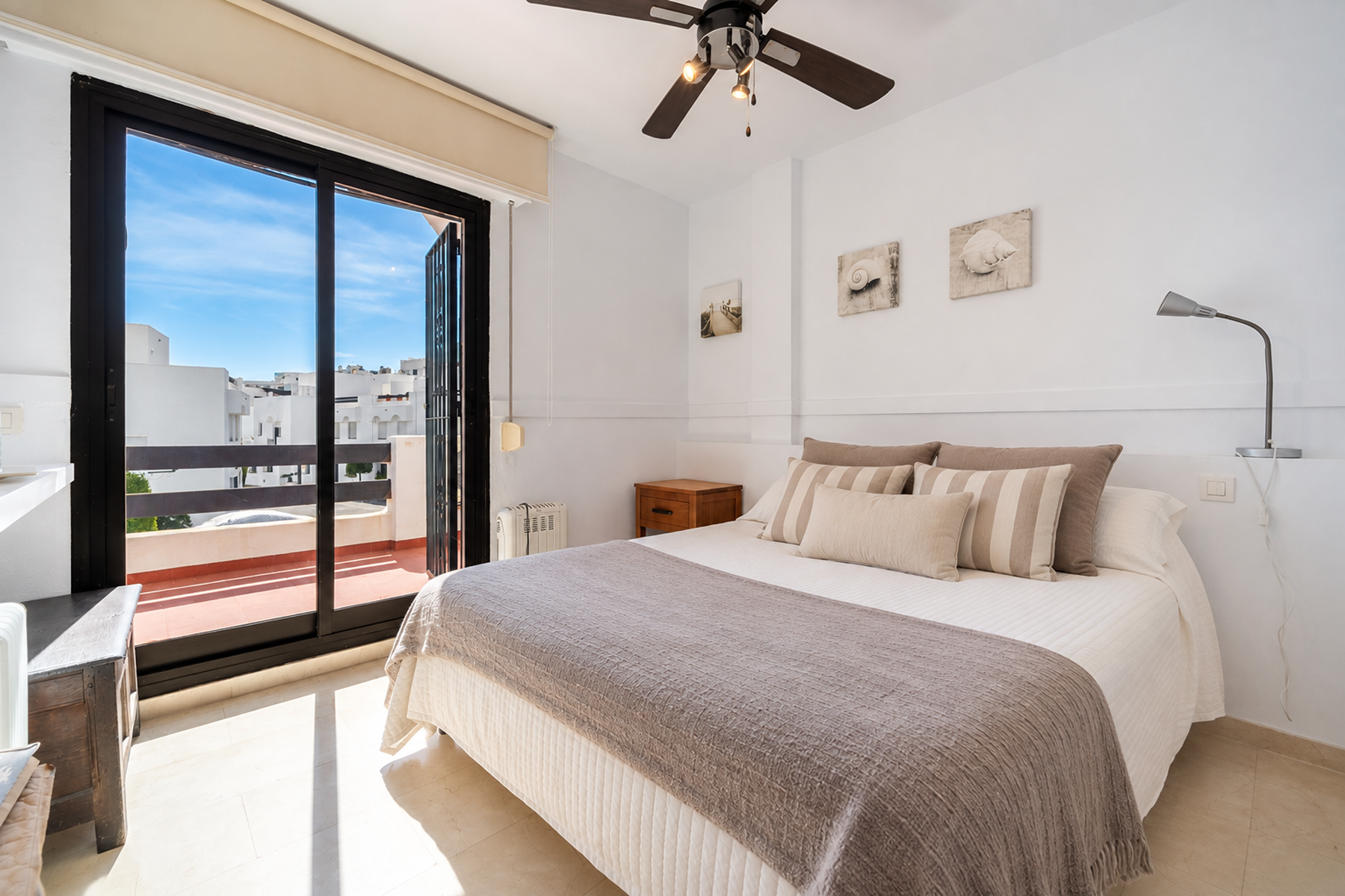  Beachside corner townhouse near Guadalmina with rooftop solarium - 物件實景