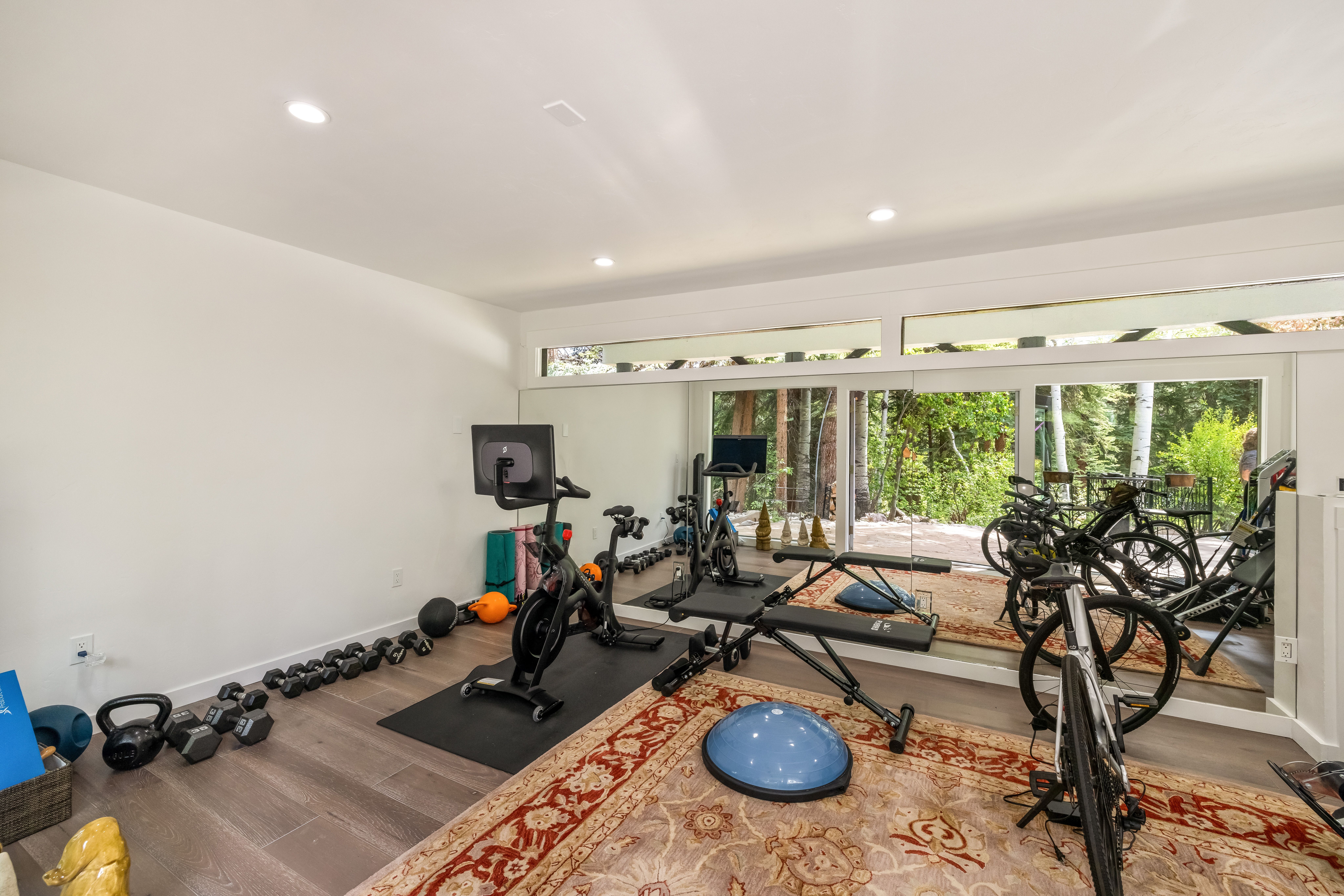  Meticulously Renovated Mountain Estate - 物件實景