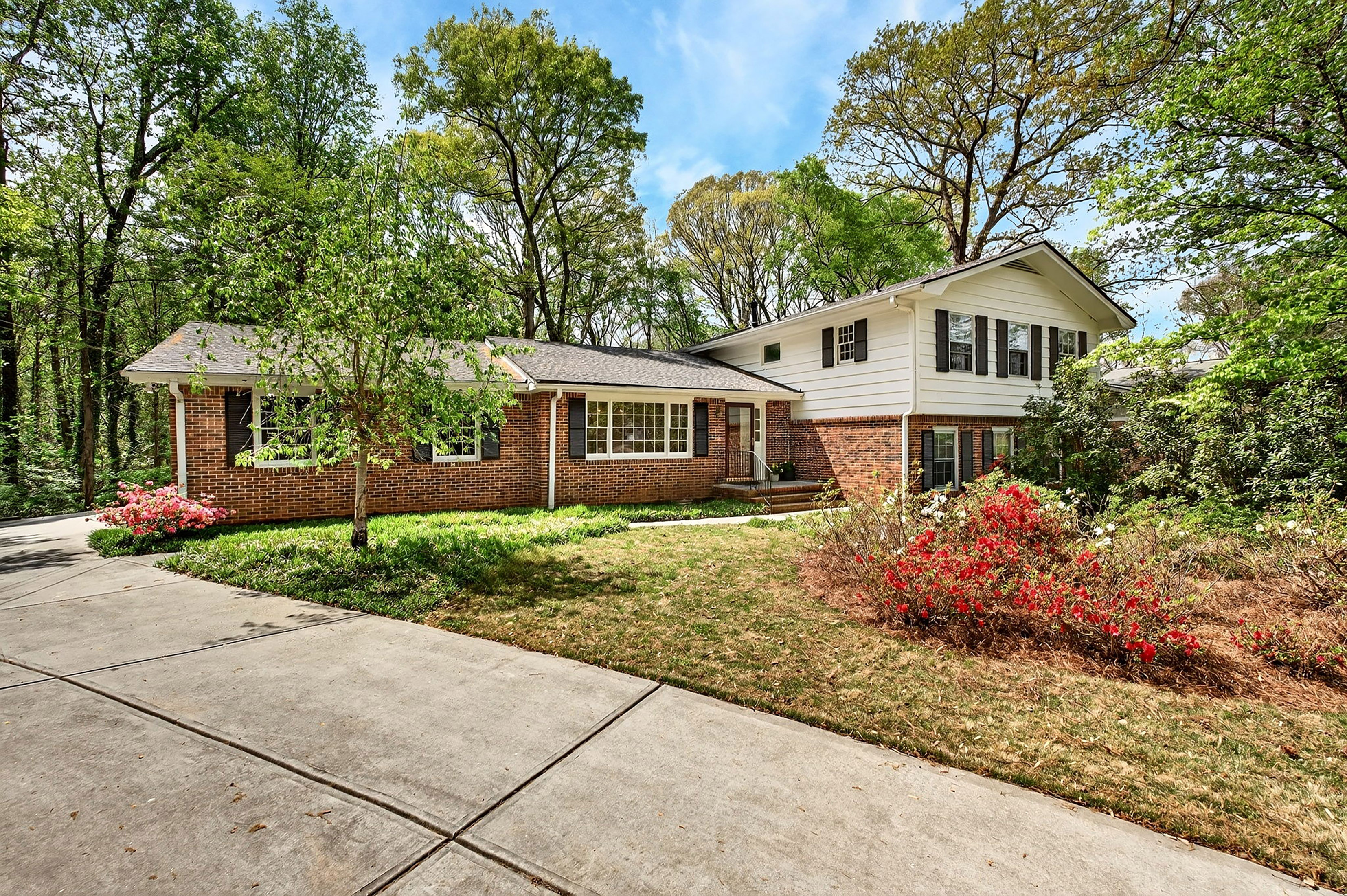  Thoughtfully Expanded and Updated Dunwoody Home on Wooded 0.82+/- Acre Lot - 物件實景