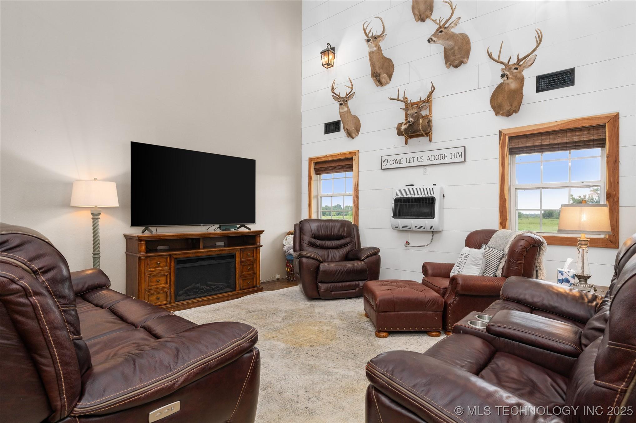 Webbers Falls, Oklahoma, 74470, United States, 3 Bedrooms Bedrooms, ,2 BathroomsBathrooms,Residential,For Sale,1943174