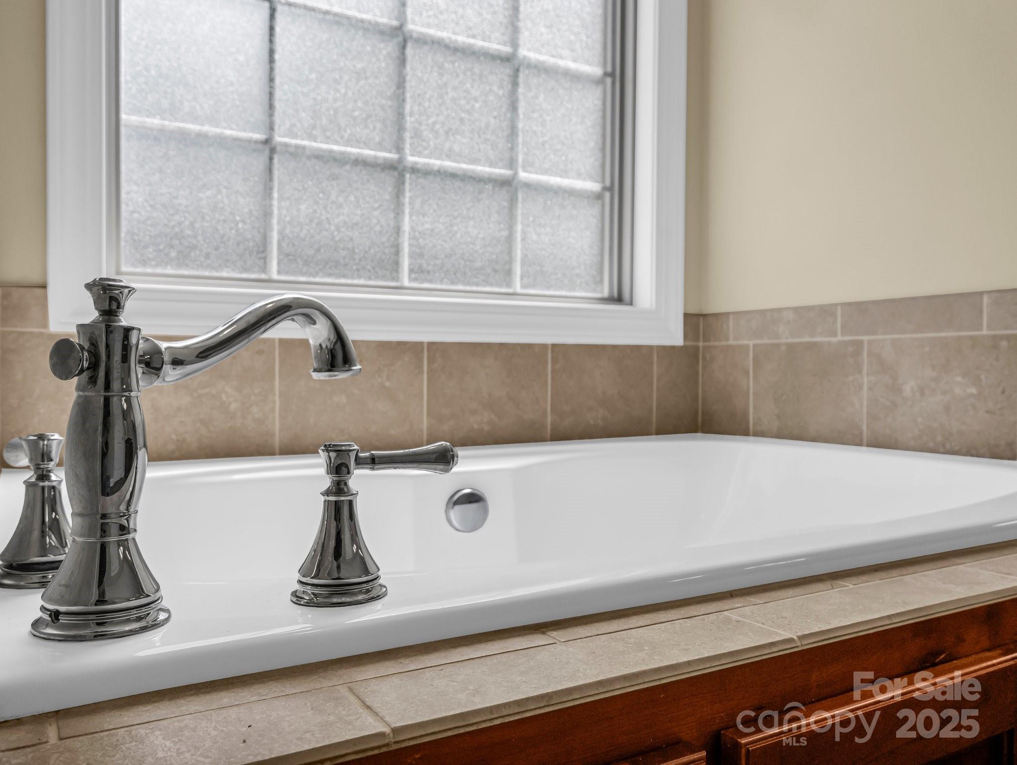 Lincolnton, North Carolina, 28092, United States, 3 Bedrooms Bedrooms, ,3 BathroomsBathrooms,Residential,For Sale,2005989