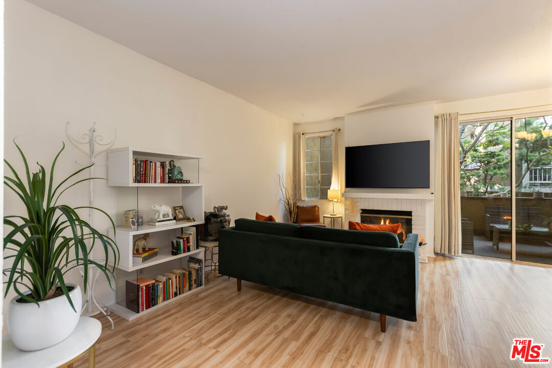 Playa Del Rey, California, 90293, United States, 1 Bedroom Bedrooms, ,1 BathroomBathrooms,Residential,For Sale,1940076