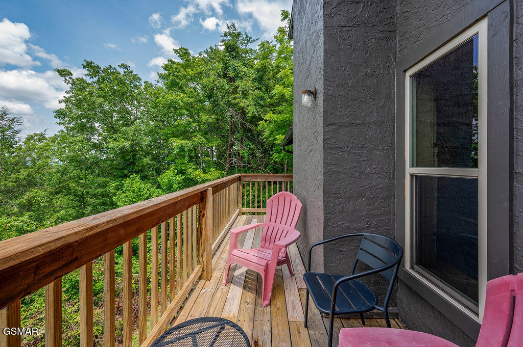 Sevierville, Tennessee, 37876, United States, 4 Bedrooms Bedrooms, ,6 BathroomsBathrooms,Residential,For Sale,2008845