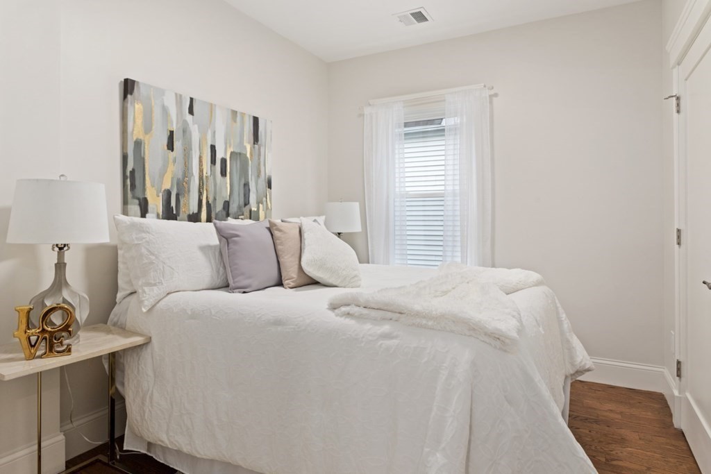 Somerville, Massachusetts, 02144, United States, 2 Bedrooms Bedrooms, ,2 BathroomsBathrooms,Residential,For Sale,1921483
