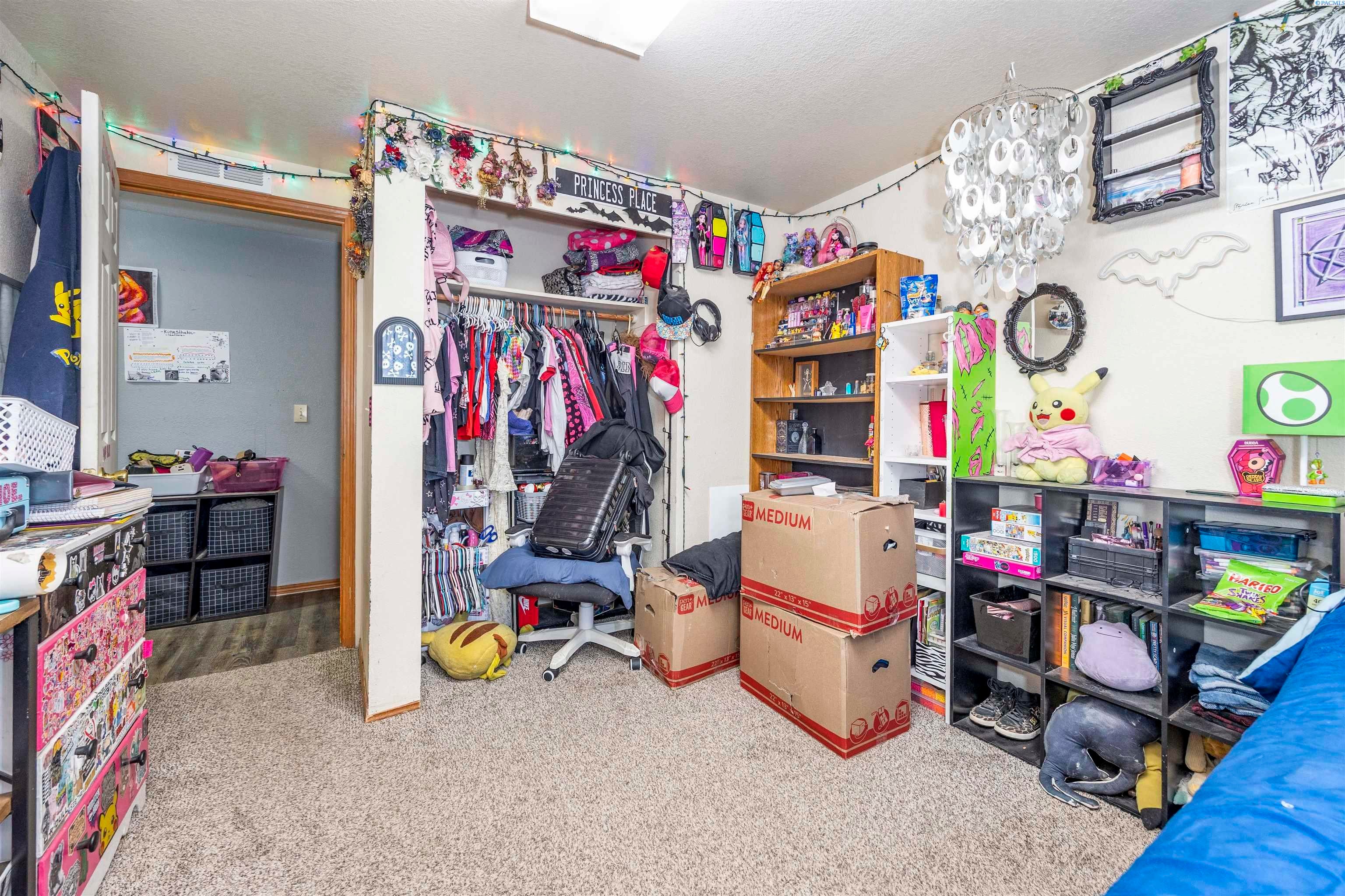 Prosser, Washington, 99350, United States, 3 Bedrooms Bedrooms, ,2 BathroomsBathrooms,Residential,For Sale,1981209