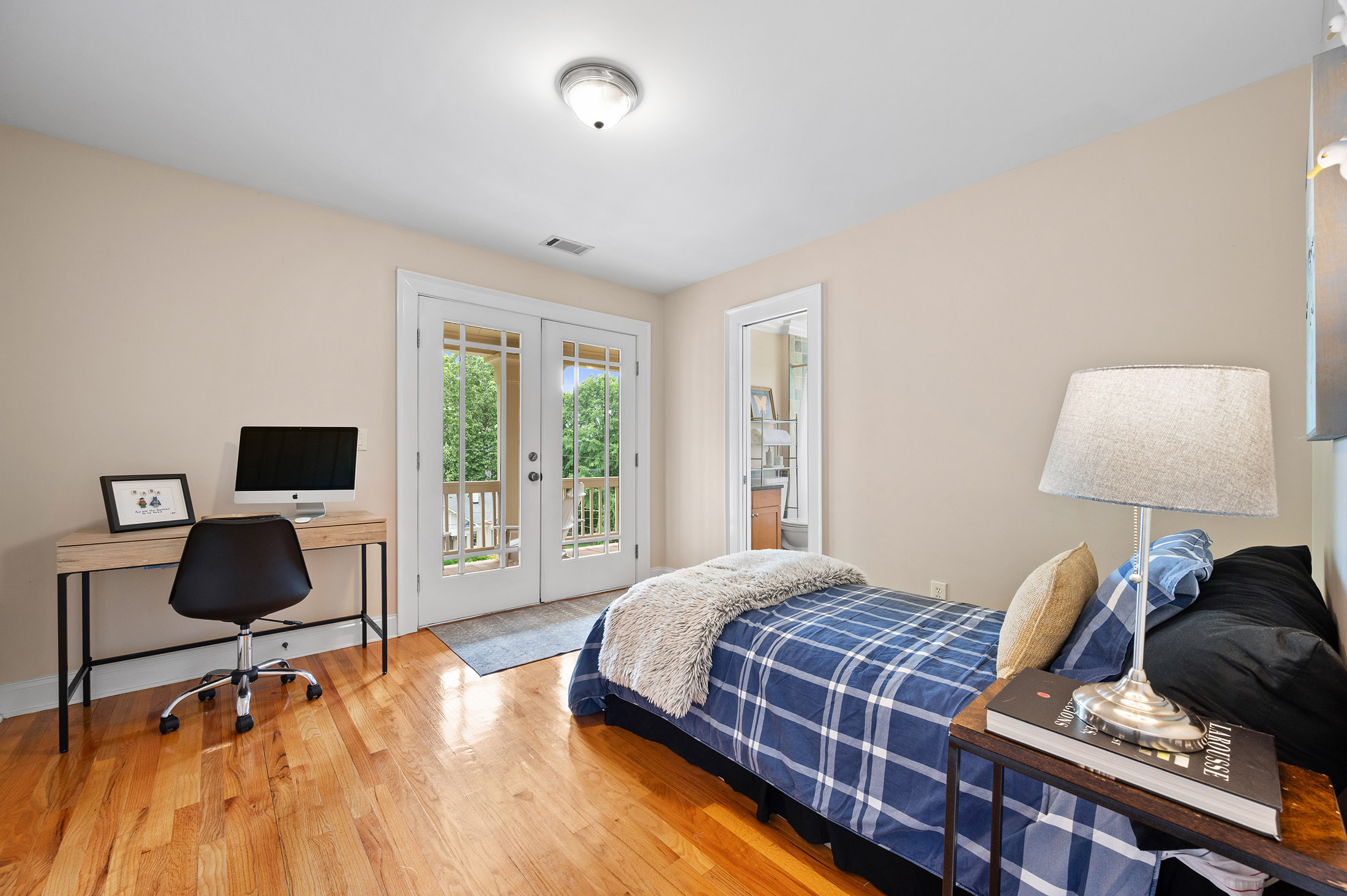  Two-Story Craftsman in Coveted Oakhurst Community - 物件實景