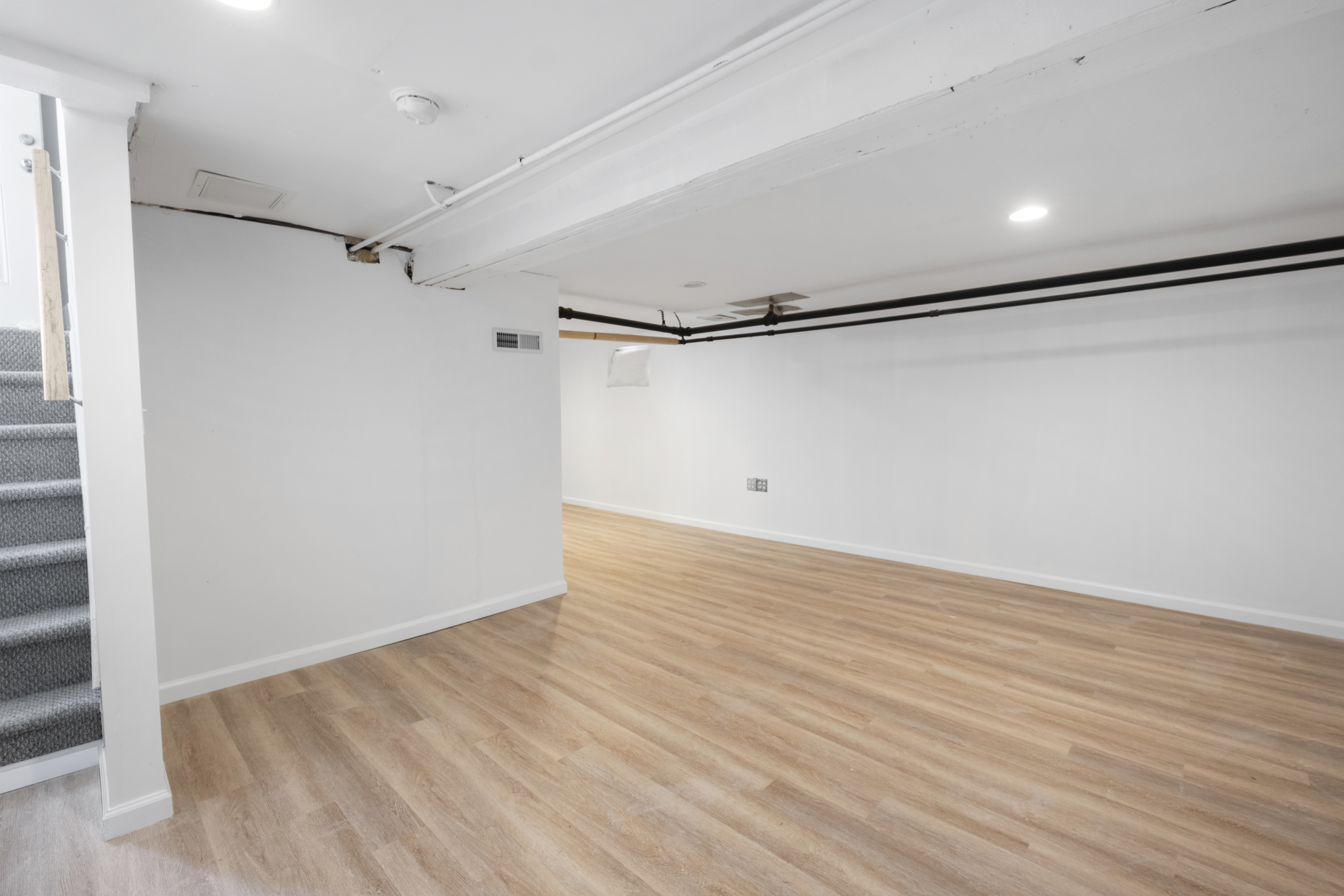 Floral Park, New York, 11001, United States, 3 Bedrooms Bedrooms, ,2 BathroomsBathrooms,Residential,For Sale,1973854