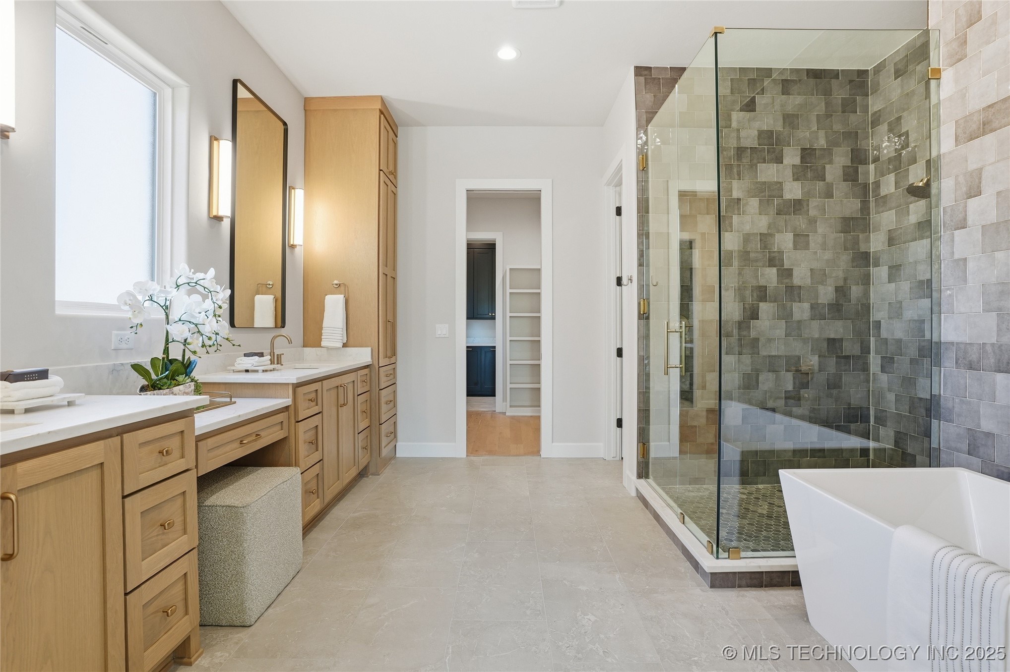 Tulsa, Oklahoma, 74114, United States, 4 Bedrooms Bedrooms, ,5 BathroomsBathrooms,Residential,For Sale,1990982