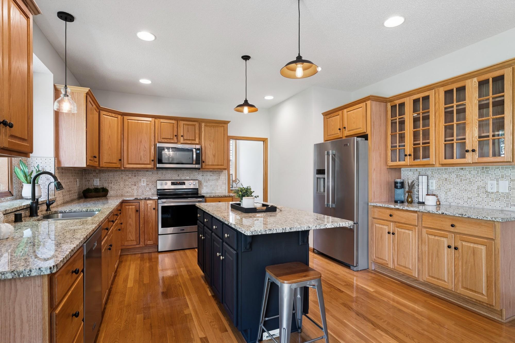 Woodbury, Minnesota, 55129, United States, 5 Bedrooms Bedrooms, ,3 BathroomsBathrooms,Residential,For Sale,1917665