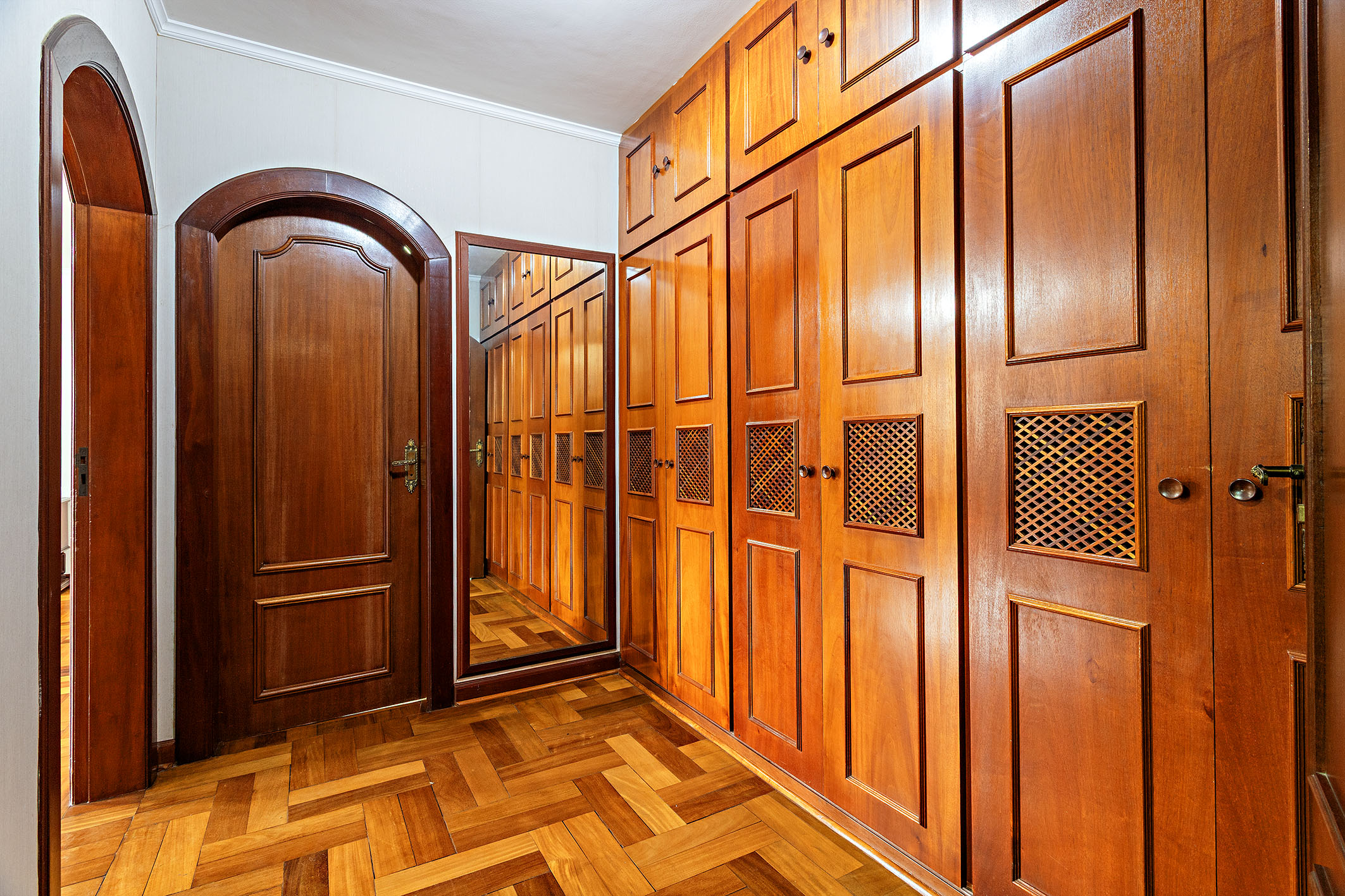  Neoclassical house in gated community with pool and elevator - 物件實景