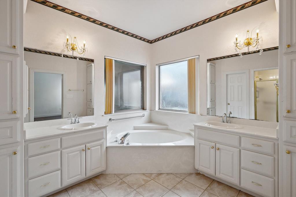Denton, Texas, 76205, United States, 4 Bedrooms Bedrooms, ,4 BathroomsBathrooms,Residential,For Sale,1915796