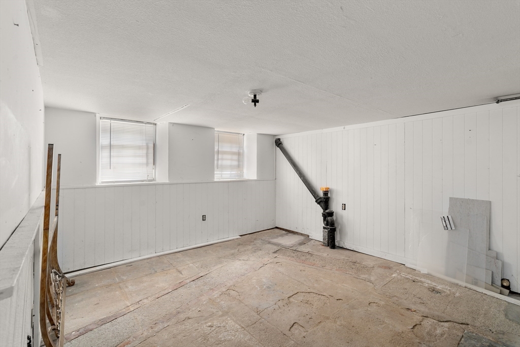 New Bedford, Massachusetts, 02740, United States, 4 Bedrooms Bedrooms, ,3 BathroomsBathrooms,Residential,For Sale,1897669