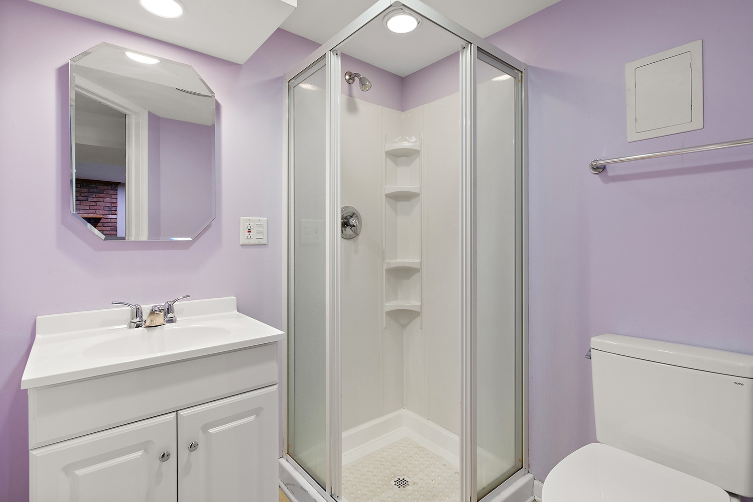 Des Plaines, Illinois, 60016, United States, 3 Bedrooms Bedrooms, ,3 BathroomsBathrooms,Residential,For Sale,2003071