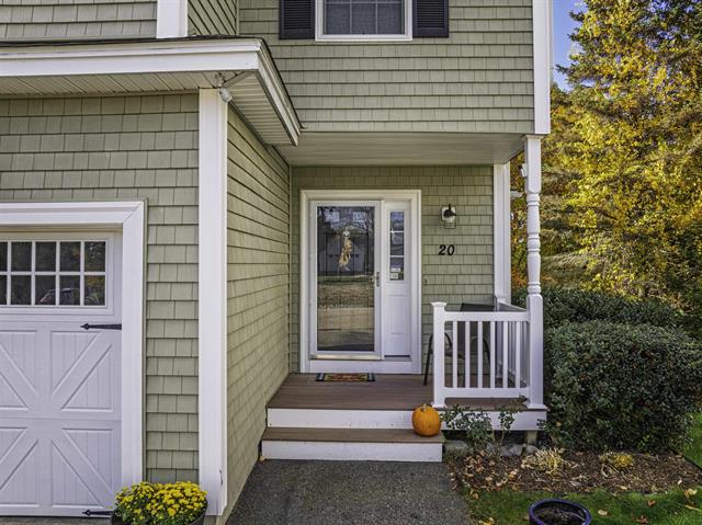 Dover, New Hampshire, 03820, United States, 3 Bedrooms Bedrooms, ,3 BathroomsBathrooms,Residential,For Sale,1989381