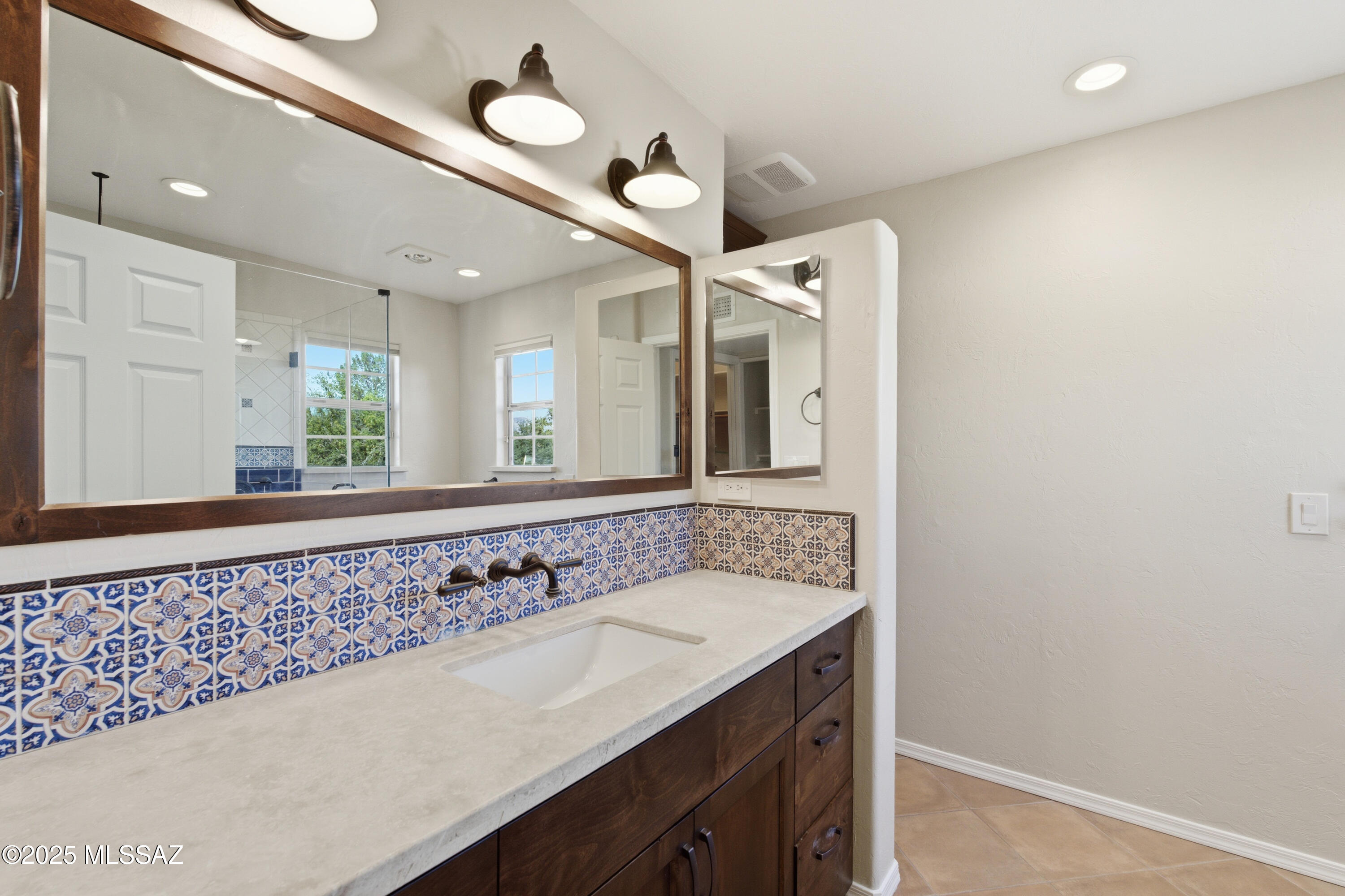 Tucson, Arizona, 85712, United States, 4 Bedrooms Bedrooms, ,3 BathroomsBathrooms,Residential,For Sale,1989179