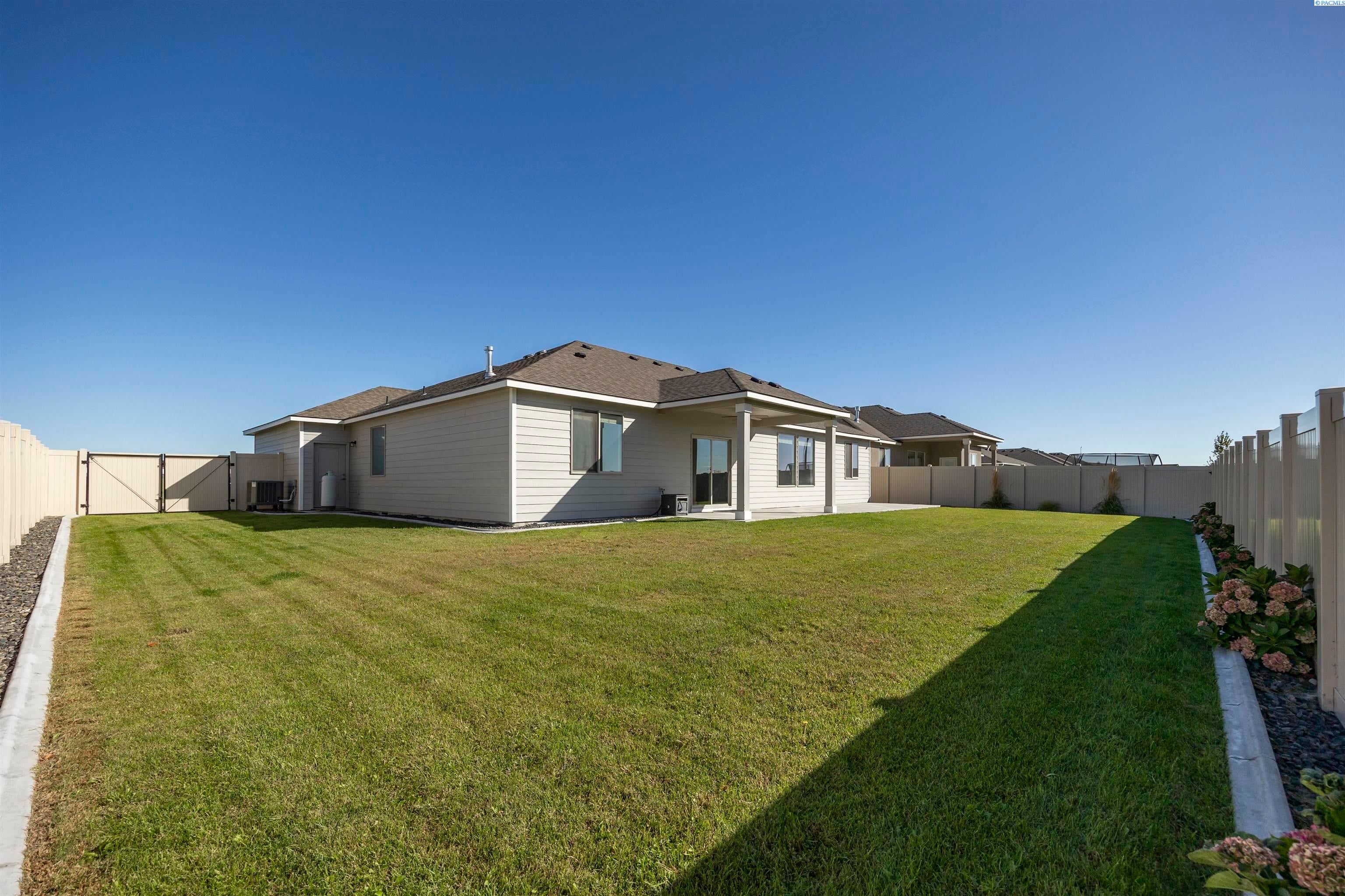 Pasco, Washington, 99301, United States, 4 Bedrooms Bedrooms, ,2 BathroomsBathrooms,Residential,For Sale,1978542