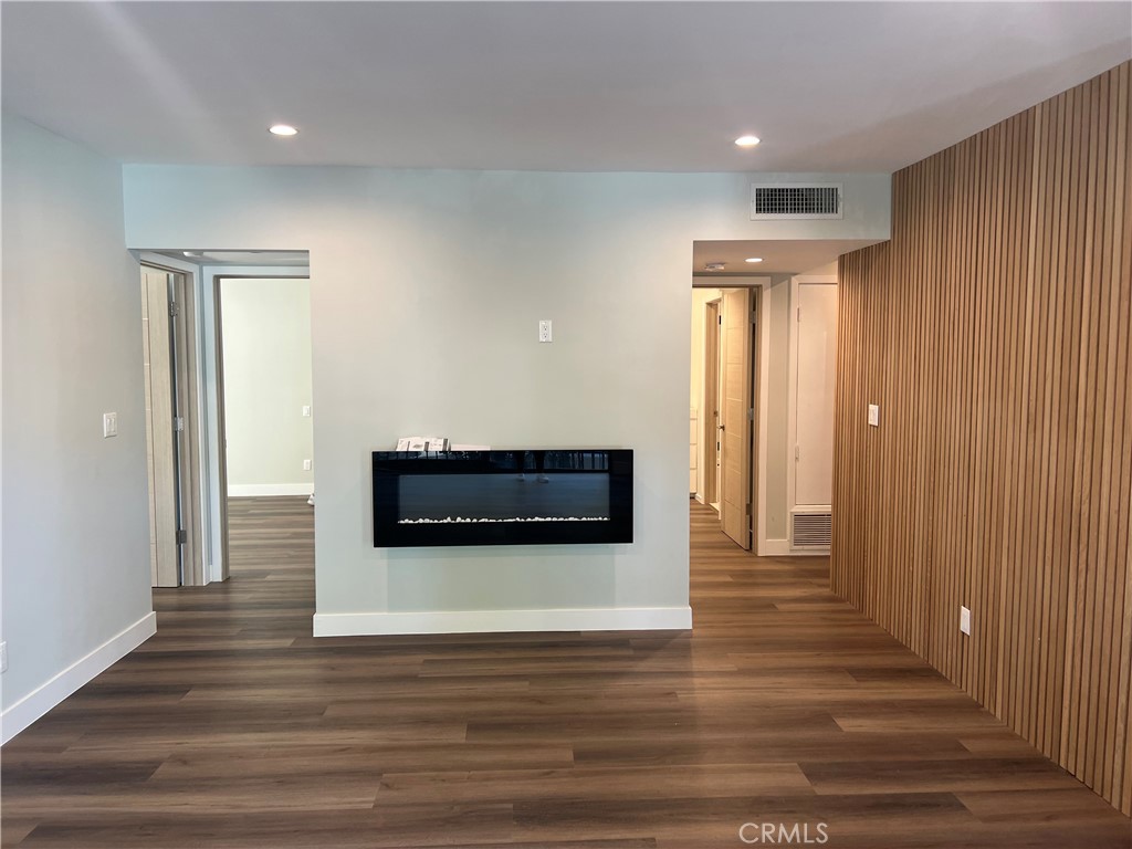 Sherman Oaks, California, 91411, United States, 2 Bedrooms Bedrooms, ,2 BathroomsBathrooms,Residential,For Sale,1925471