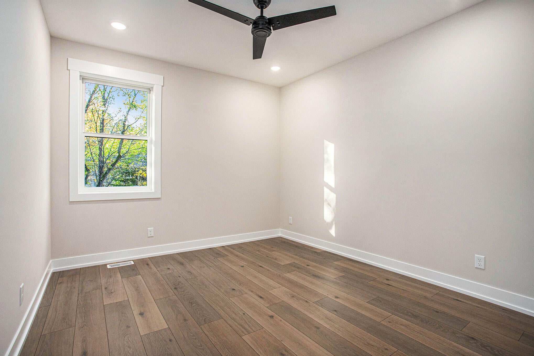 Kalamazoo, Michigan, 49009, United States, 3 Bedrooms Bedrooms, ,2 BathroomsBathrooms,Residential,For Sale,1984437