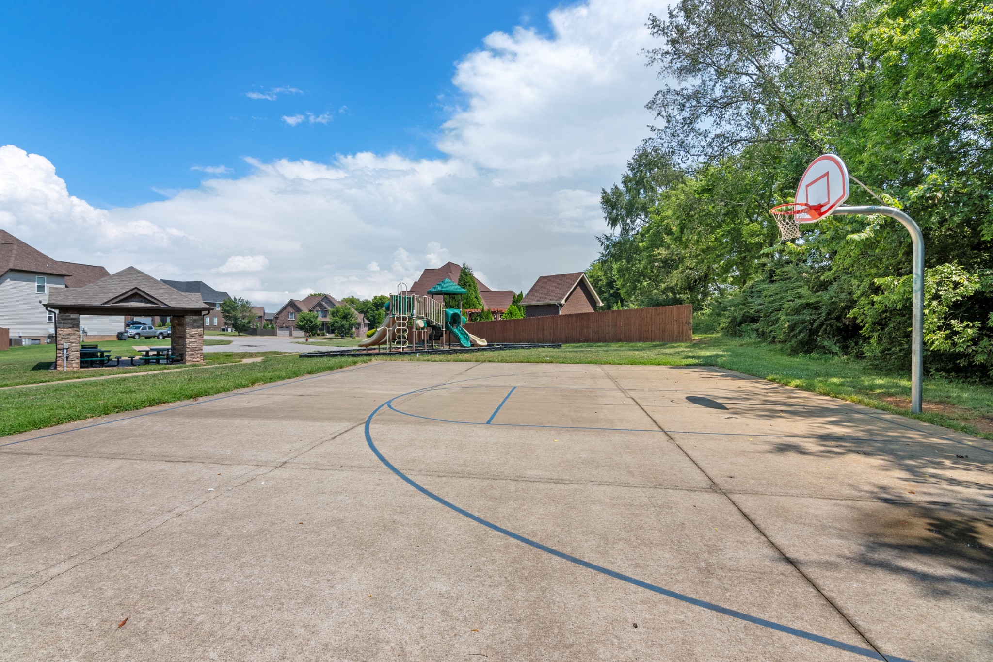 Clarksville, Tennessee, 37043, United States, 5 Bedrooms Bedrooms, ,4 BathroomsBathrooms,Residential,For Sale,1975936