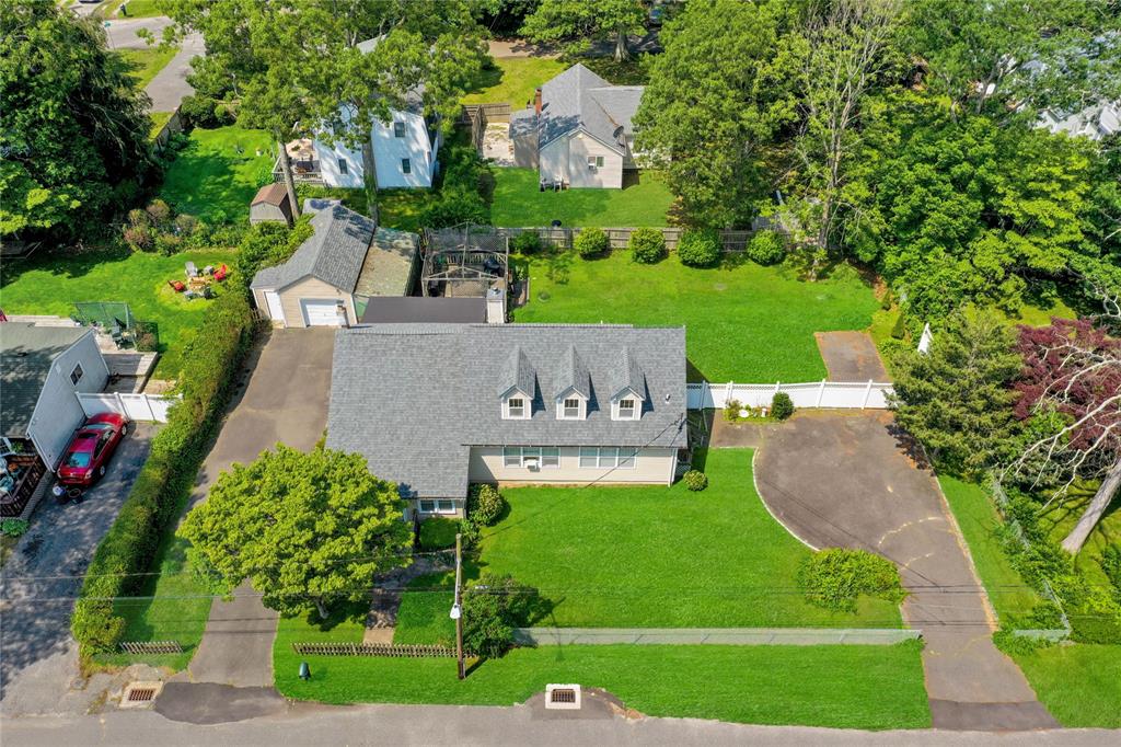 Mastic Beach, New York, 11951, United States, 5 Bedrooms Bedrooms, ,3 BathroomsBathrooms,Residential,For Sale,1974757