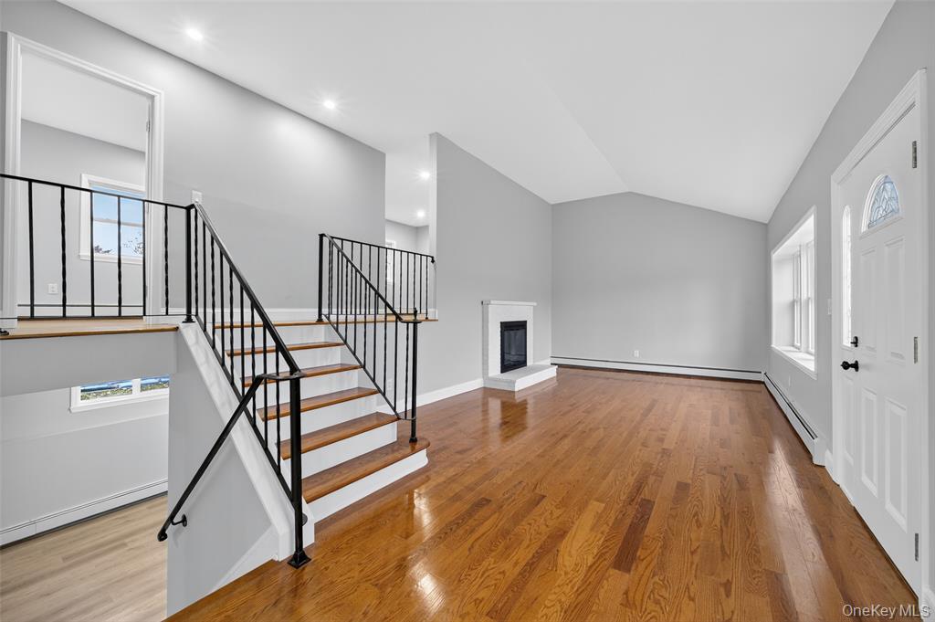 Saugerties, New York, 12477, United States, 4 Bedrooms Bedrooms, ,3 BathroomsBathrooms,Residential,For Sale,1986051