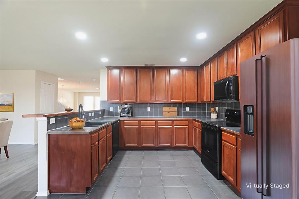 Dallas, Texas, 75212, United States, 5 Bedrooms Bedrooms, ,3 BathroomsBathrooms,Residential,For Sale,1902272