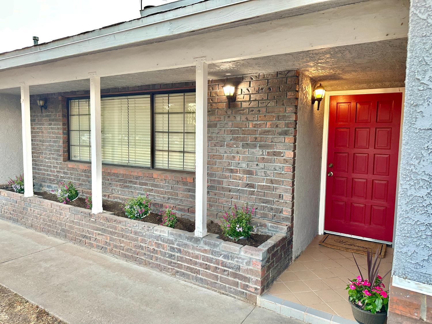 Fresno, California, 93722, United States, 4 Bedrooms Bedrooms, ,2 BathroomsBathrooms,Residential,For Sale,1943321