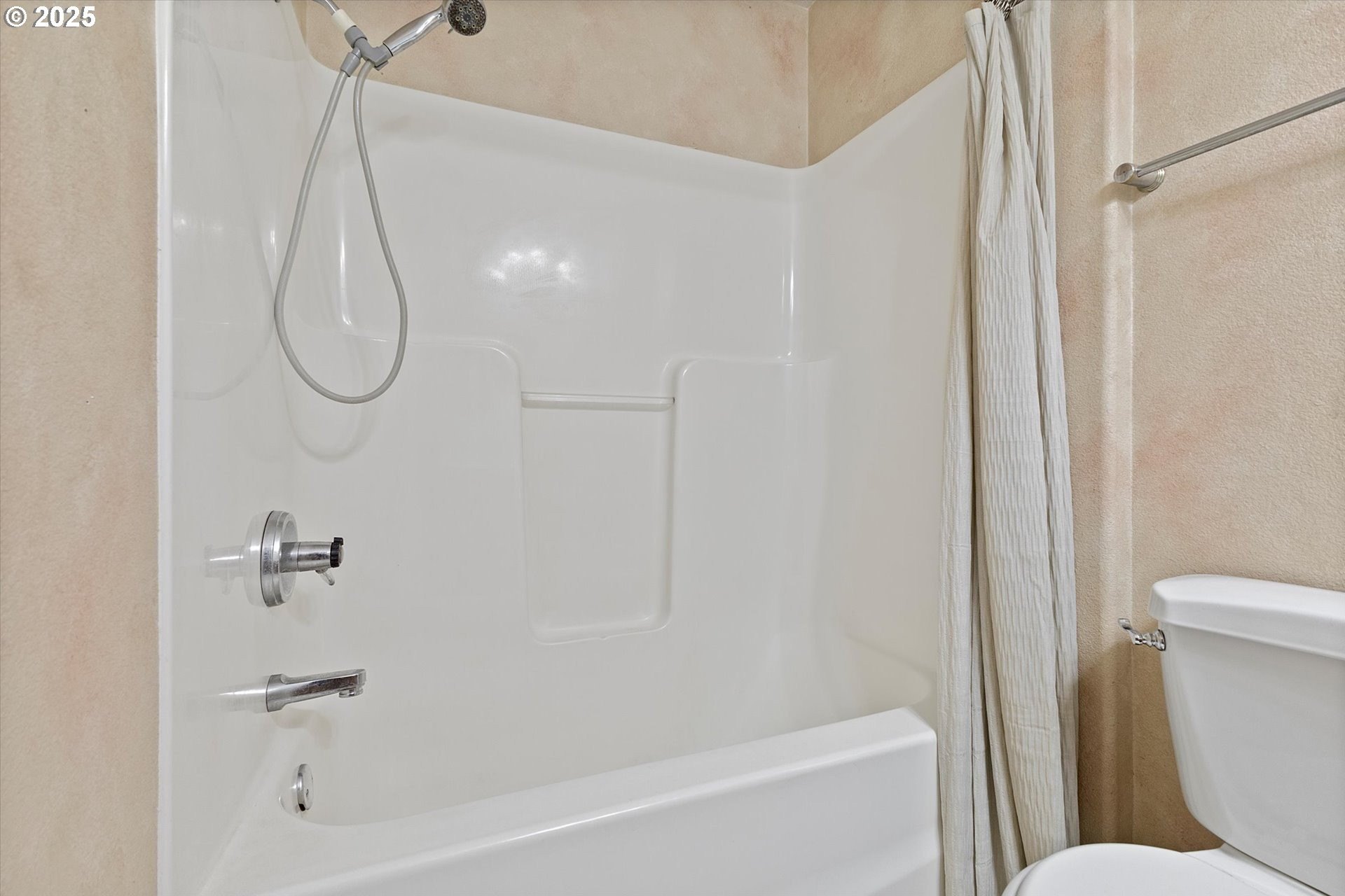 Newberg, Oregon, 97132, United States, 3 Bedrooms Bedrooms, ,2 BathroomsBathrooms,Residential,For Sale,1972944