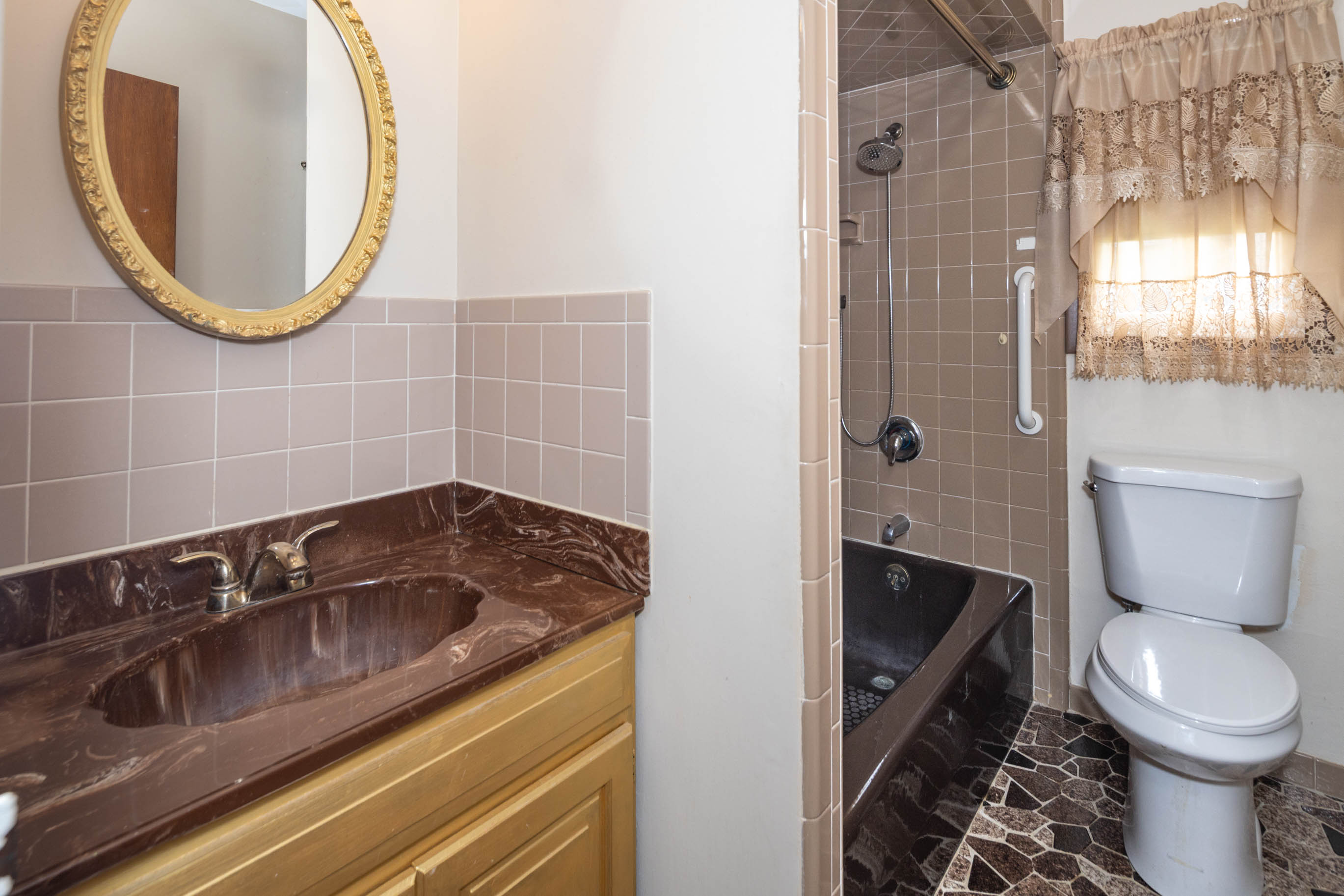 South Amboy, New Jersey, 08879, United States, 4 Bedrooms Bedrooms, ,2 BathroomsBathrooms,Residential,For Sale,1909705