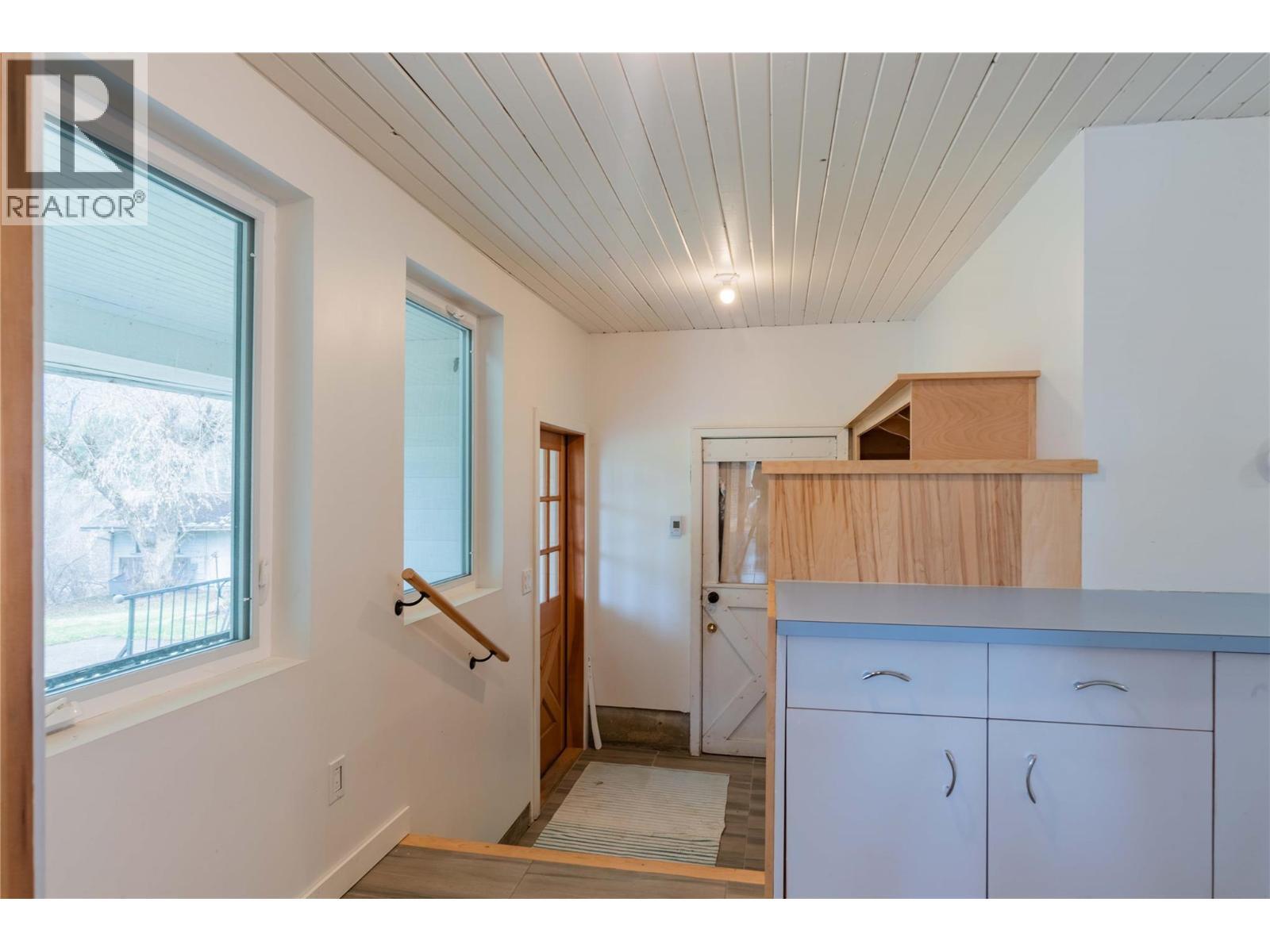 APPLEDALE, British Columbia, V0G 2J0, CA, 5 Bedrooms Bedrooms, ,2 BathroomsBathrooms,Residential,For Sale,1946998