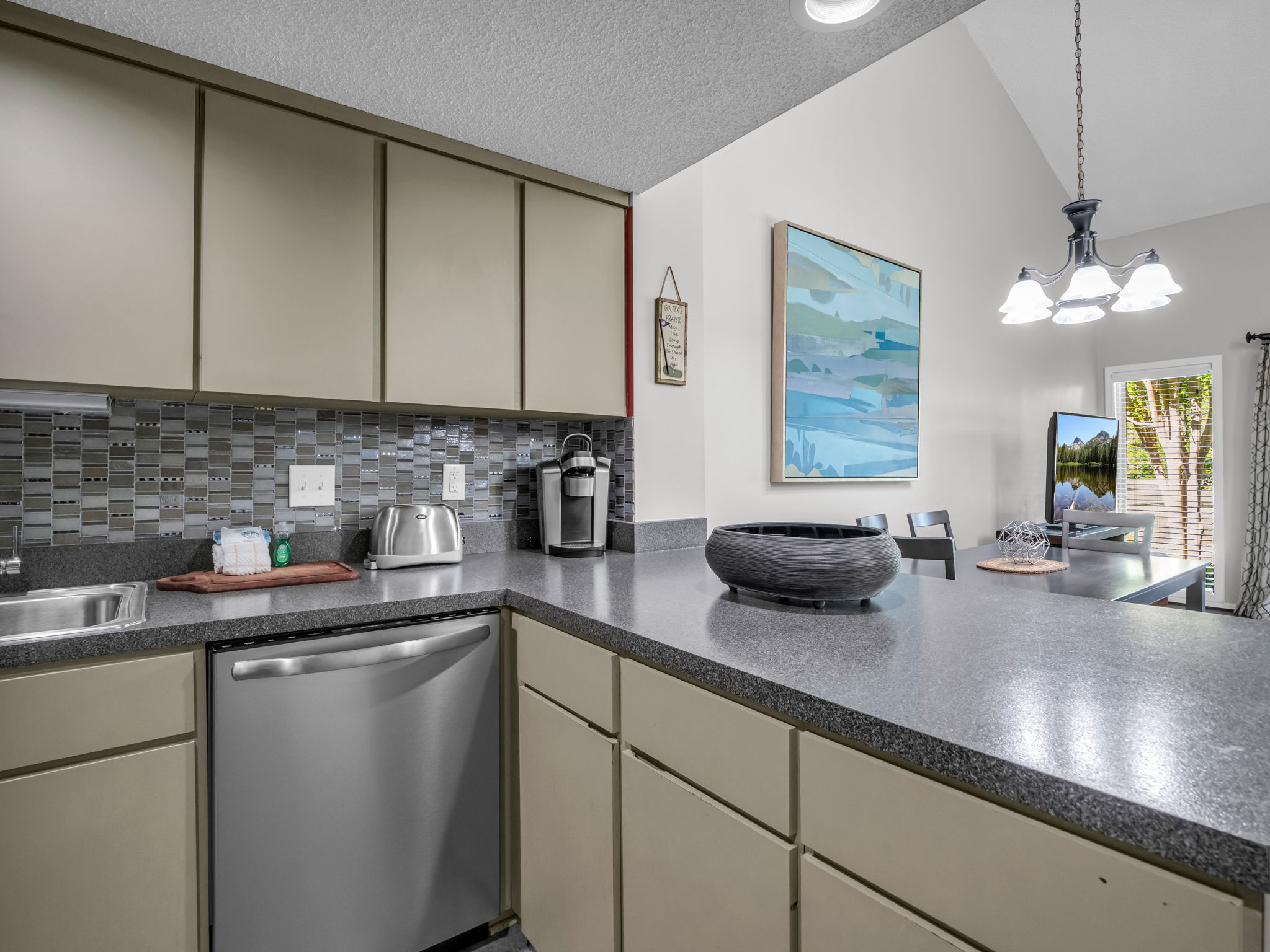  182 W. Lake Dr. S. - 物件實景