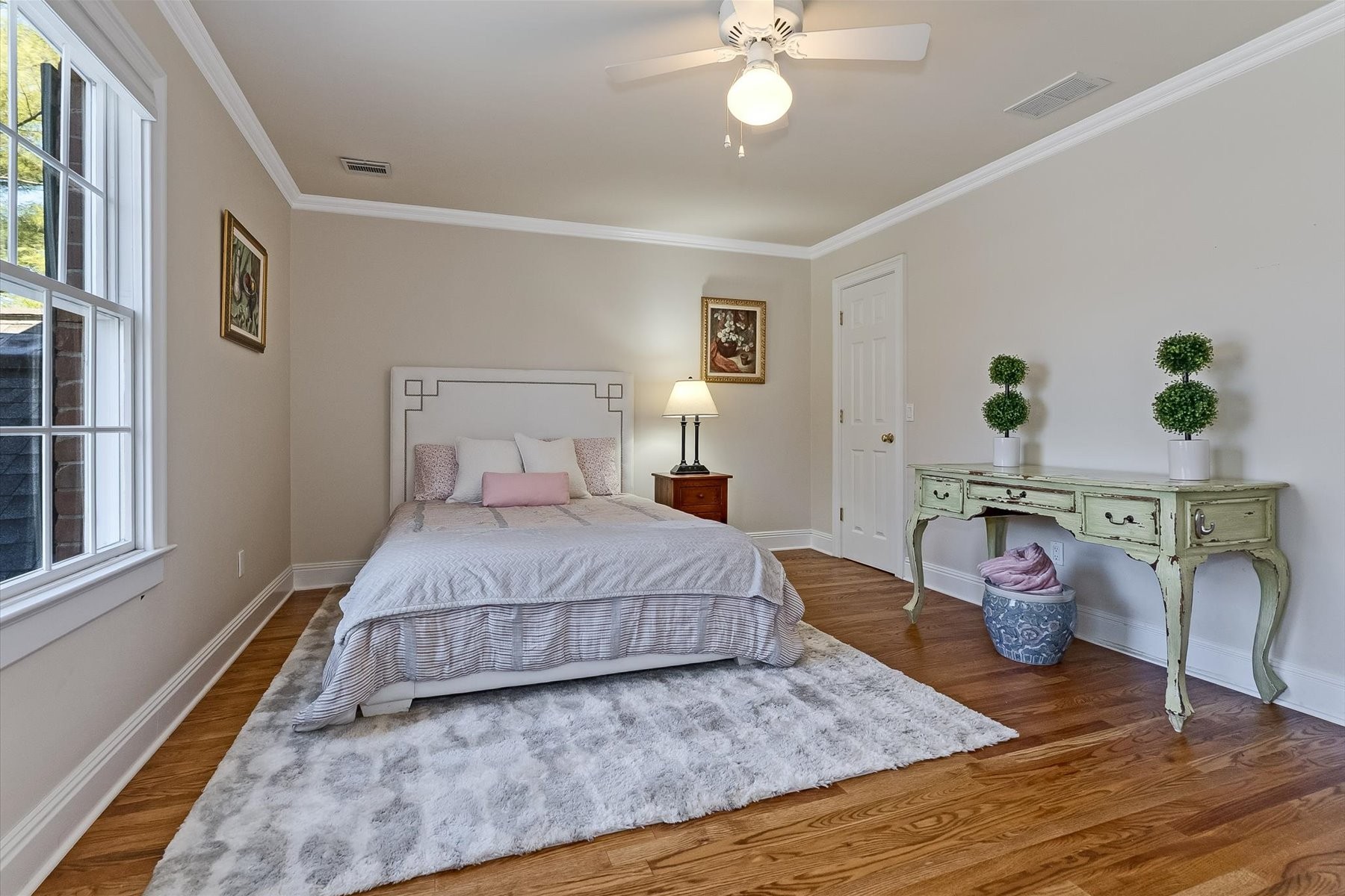  Luxury Townhome Offers Sophisticated Living and Privacy - 物件實景