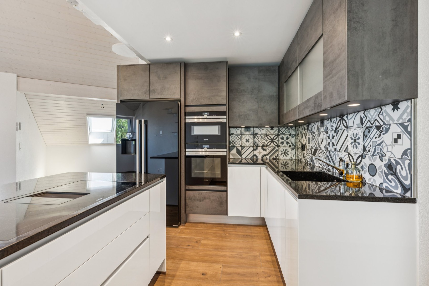  Elegant apartment with a mezzanine and exceptional panoramic views of the lake a - 物件實景