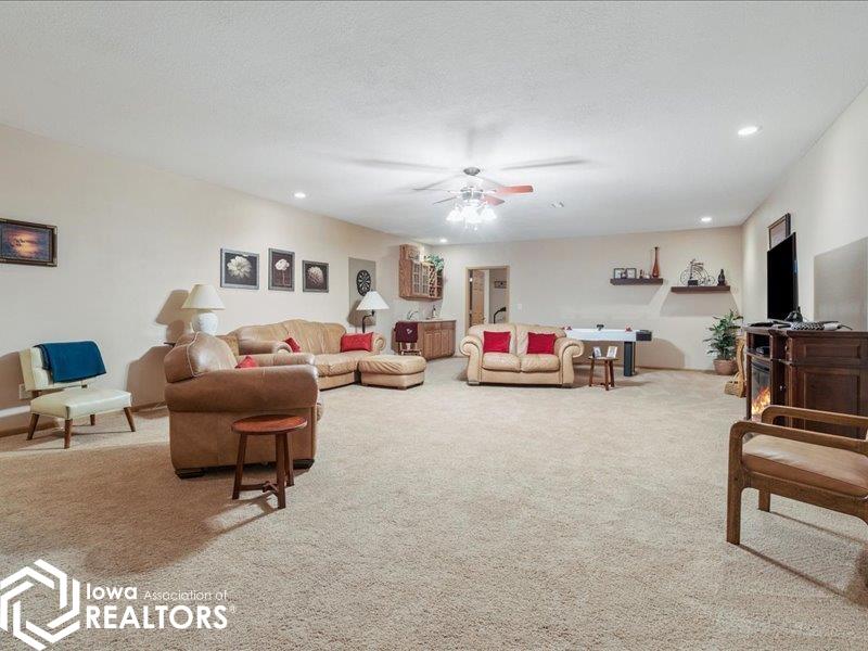 West Burlington, Iowa, 52655, United States, 4 Bedrooms Bedrooms, ,4 BathroomsBathrooms,Residential,For Sale,1982089