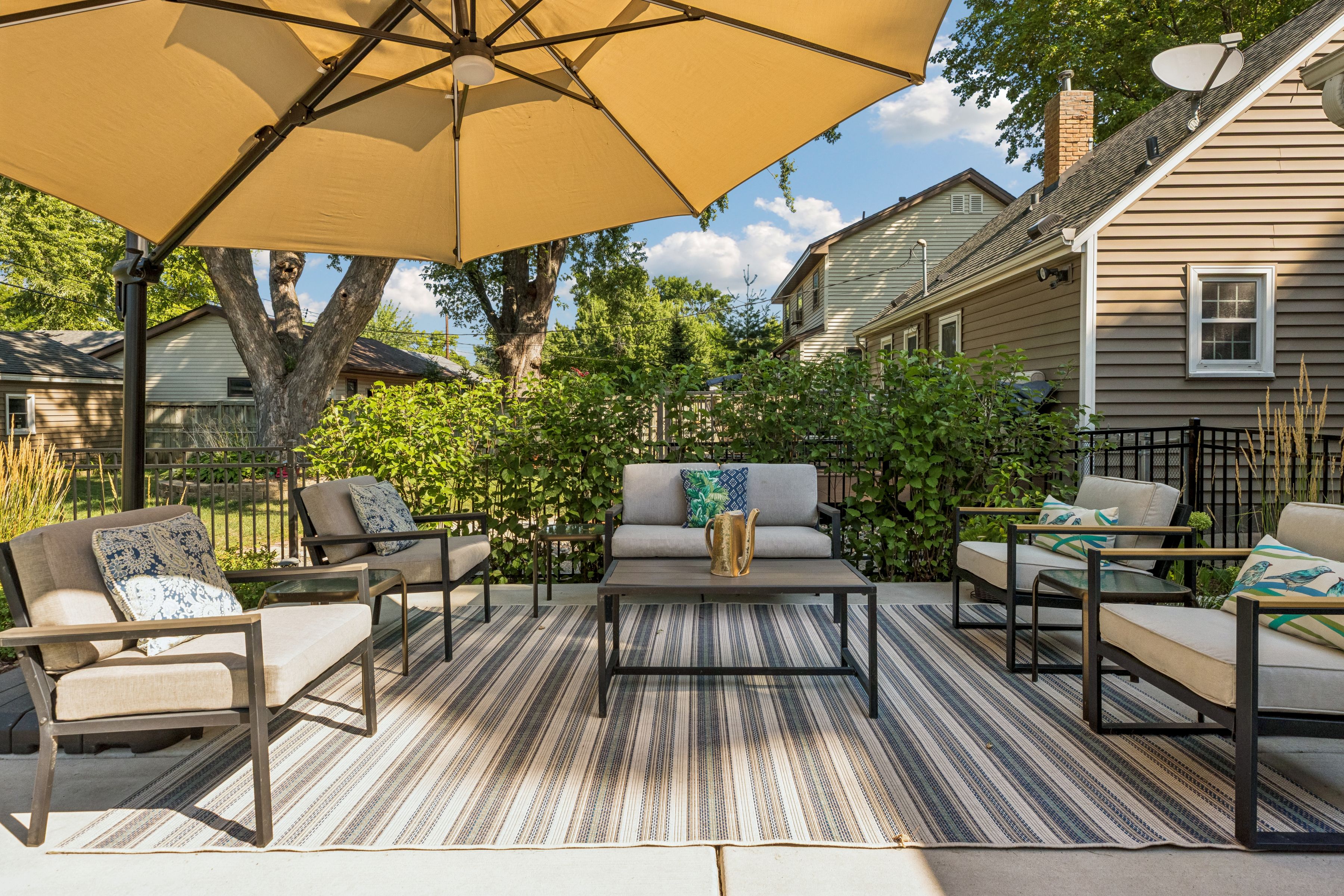  Updated Saint Louis Park Bungalow with Timeless Charm - 物件實景