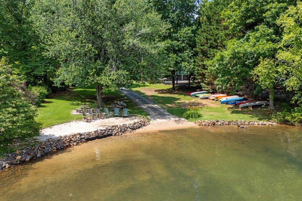 Hayesville, North Carolina, 28904, United States, 4 Bedrooms Bedrooms, ,3 BathroomsBathrooms,Residential,For Sale,1983096