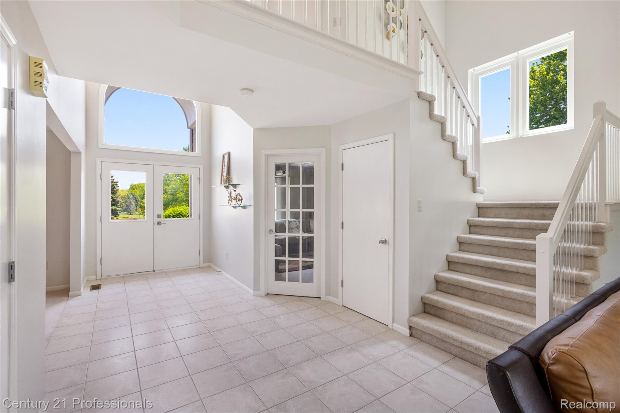 LakeOrion, Michigan, 48359, United States, 4 Bedrooms Bedrooms, ,3 BathroomsBathrooms,Residential,For Sale,1973715