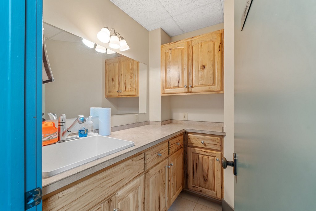 Bonners Ferry, Idaho, 83805, United States, 3 Bedrooms Bedrooms, ,4 BathroomsBathrooms,Residential,For Sale,1984473