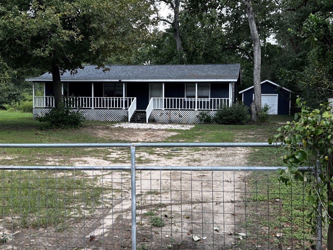 Hall Dr, Montgomery, TX 77316