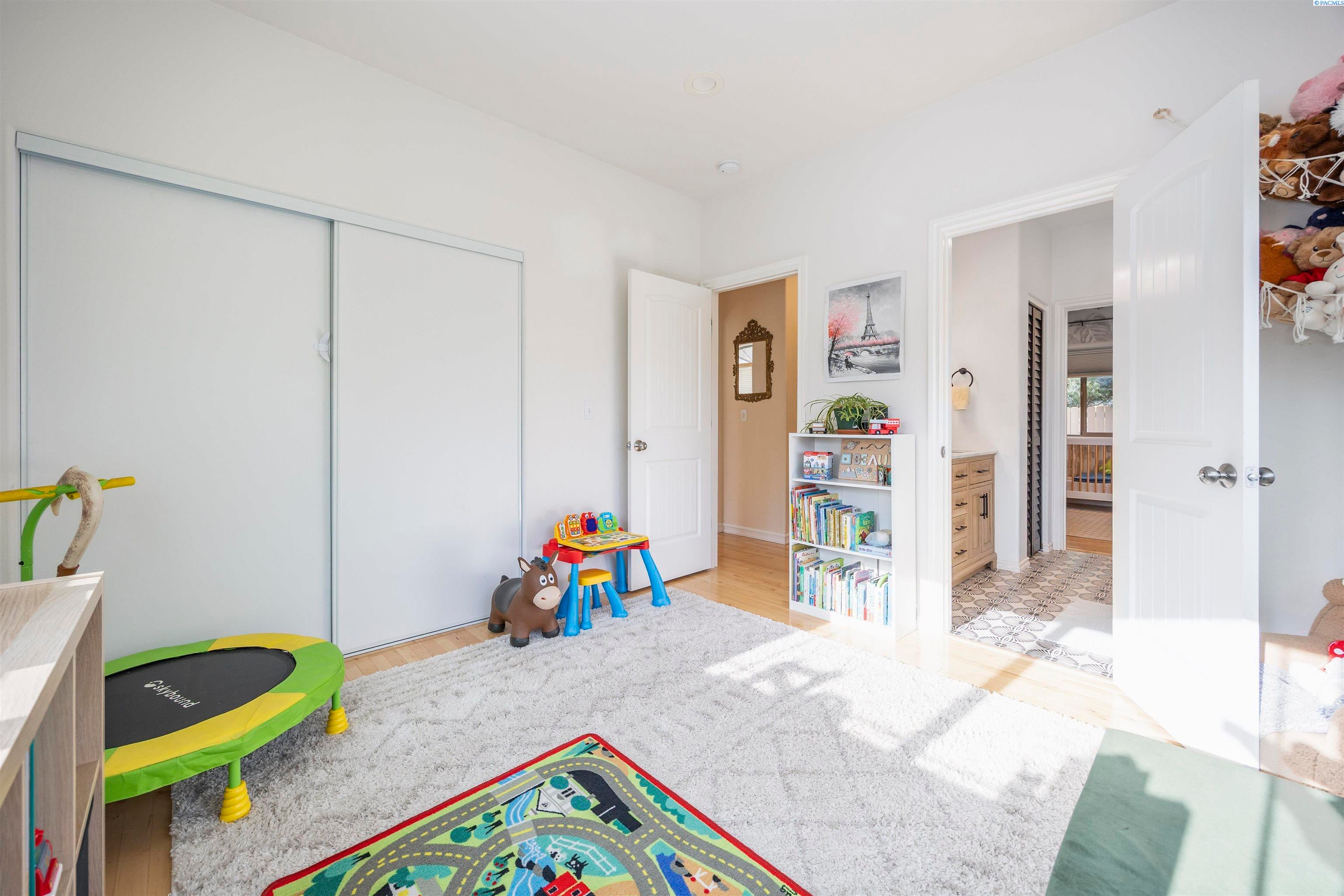 Pasco, Washington, 99301, United States, 3 Bedrooms Bedrooms, ,3 BathroomsBathrooms,Residential,For Sale,1981620